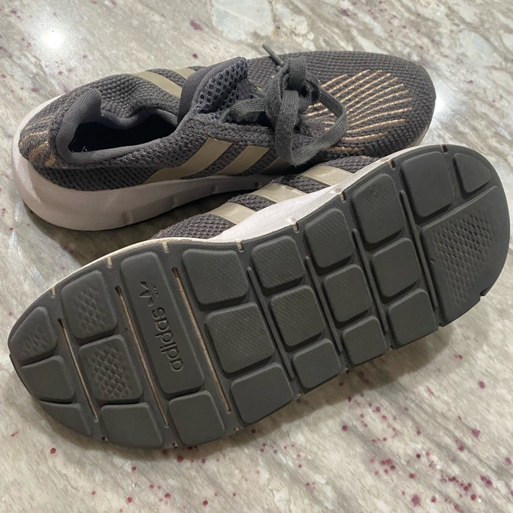 Adidas - Picture 3 of 3